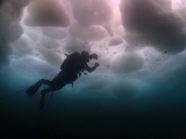 流氷下に潜る！